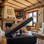 Casa Rural Llugaron I *